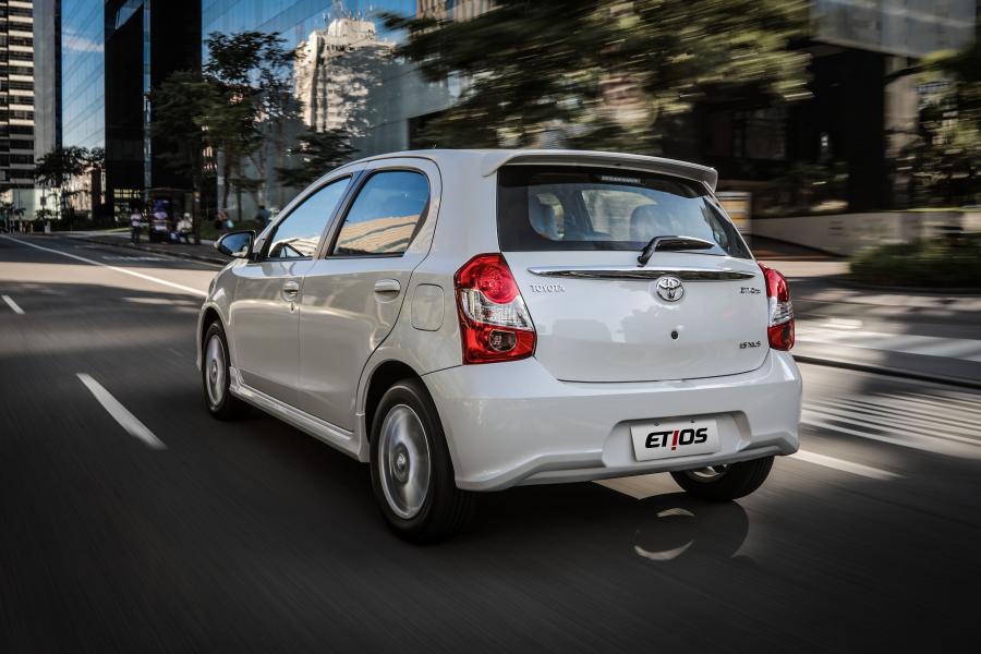  Toyota Etios Hatchback 2016 года  (LA) (фото 11 из 16)